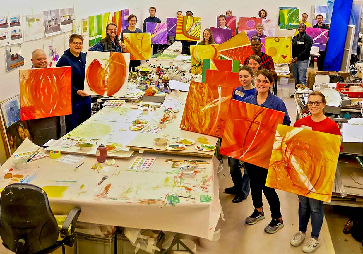 Gruppe Pastoralseminar beim Malen